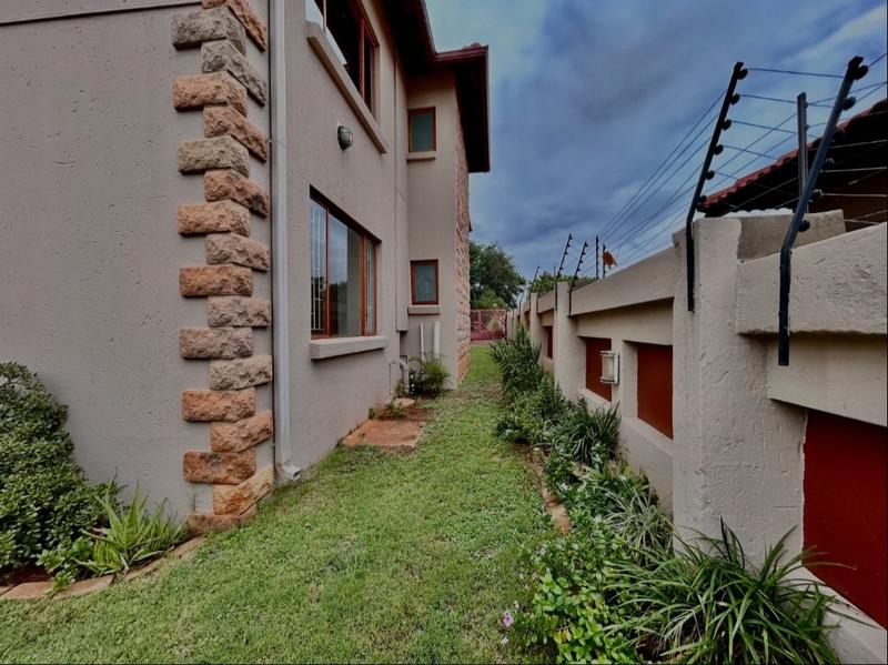 6 Bedroom Property for Sale in Birdwood Estate North West